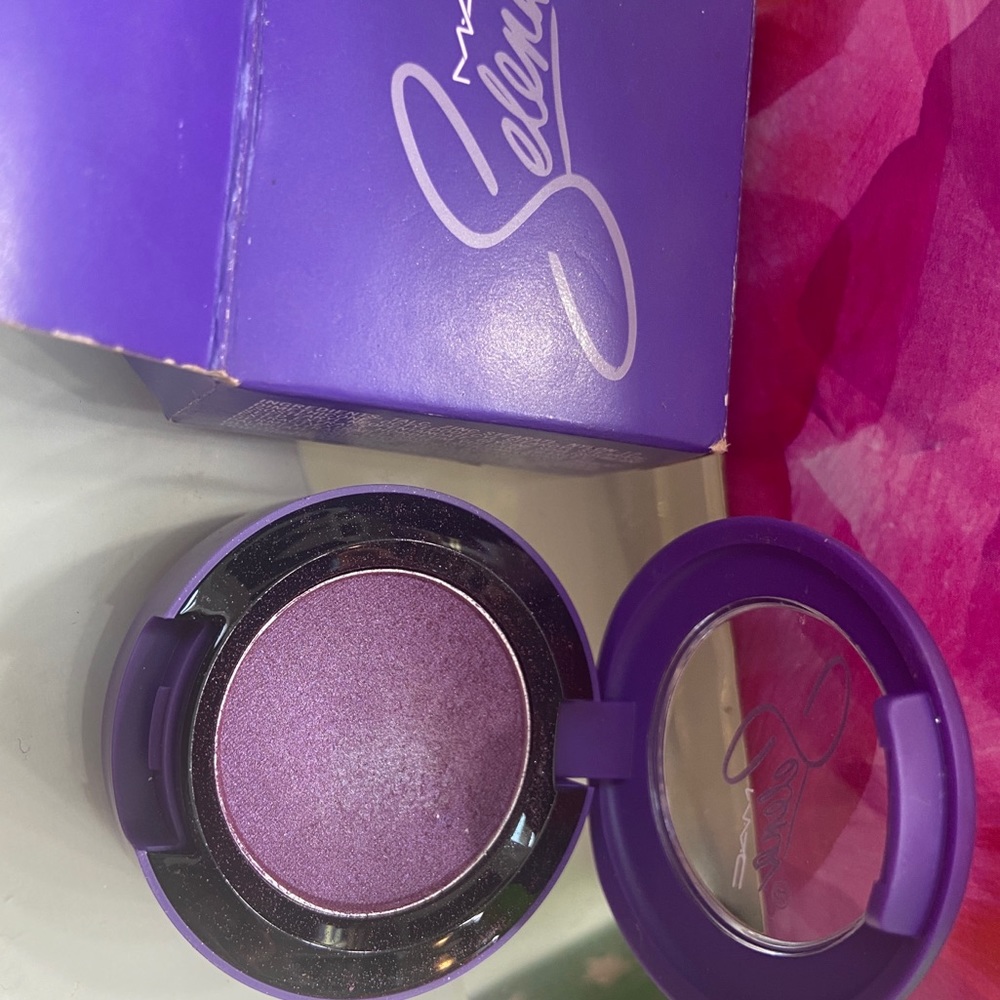 Mac cosmetics purple Selena eyeshadow